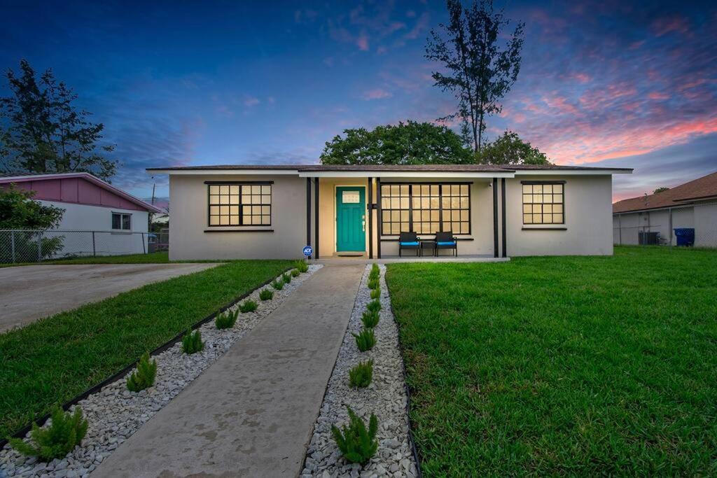 Modern Getaway Near The Beach With Room For A Boat West Palm Beach Exterior foto